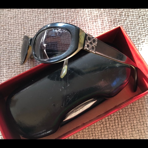 Ferragamo sunglasses - Picture 2 of 4